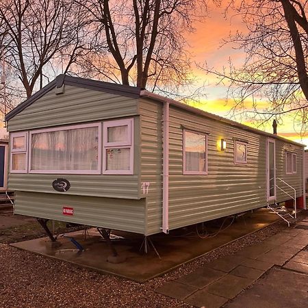 Villa The Getaway Billing Aquadrome Northampton Exterior foto